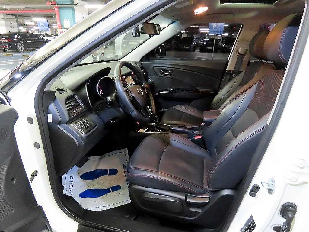 Ssangyong Tivoli - Vista 6