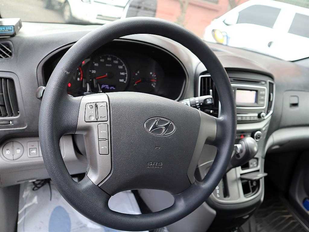 HYUNDAI Starex - Vista 10