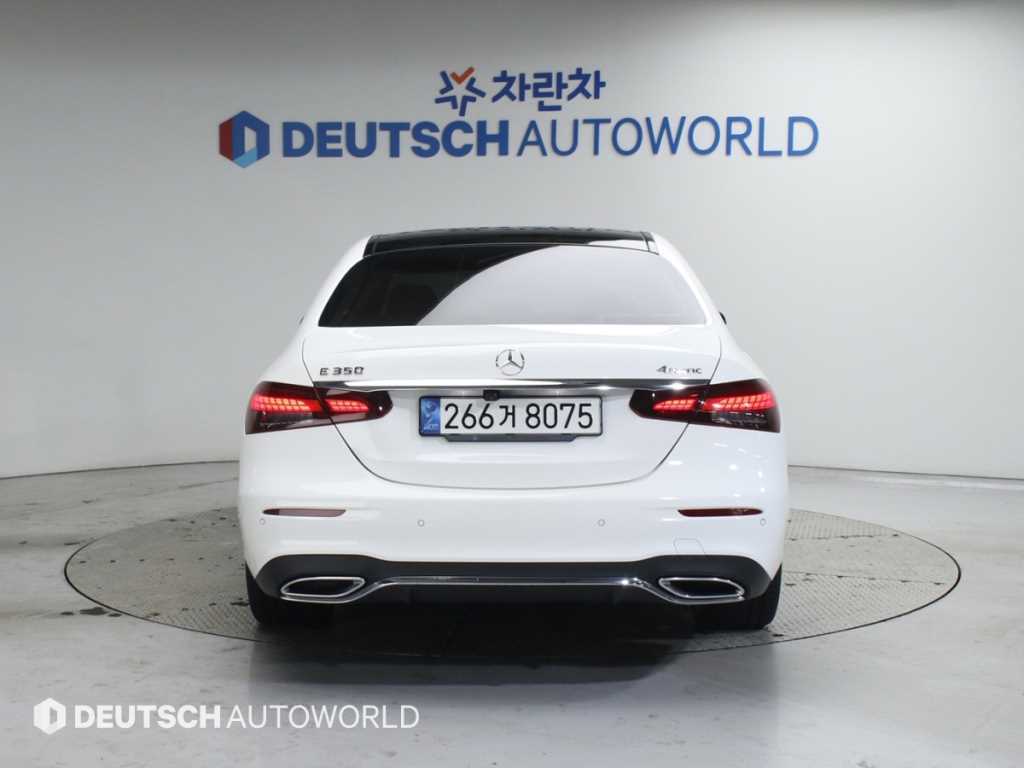 Mercedes Benz E class - Vista 4