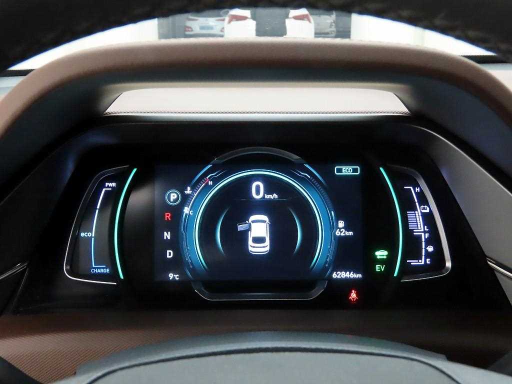 HYUNDAI Ioniq - Vista 5