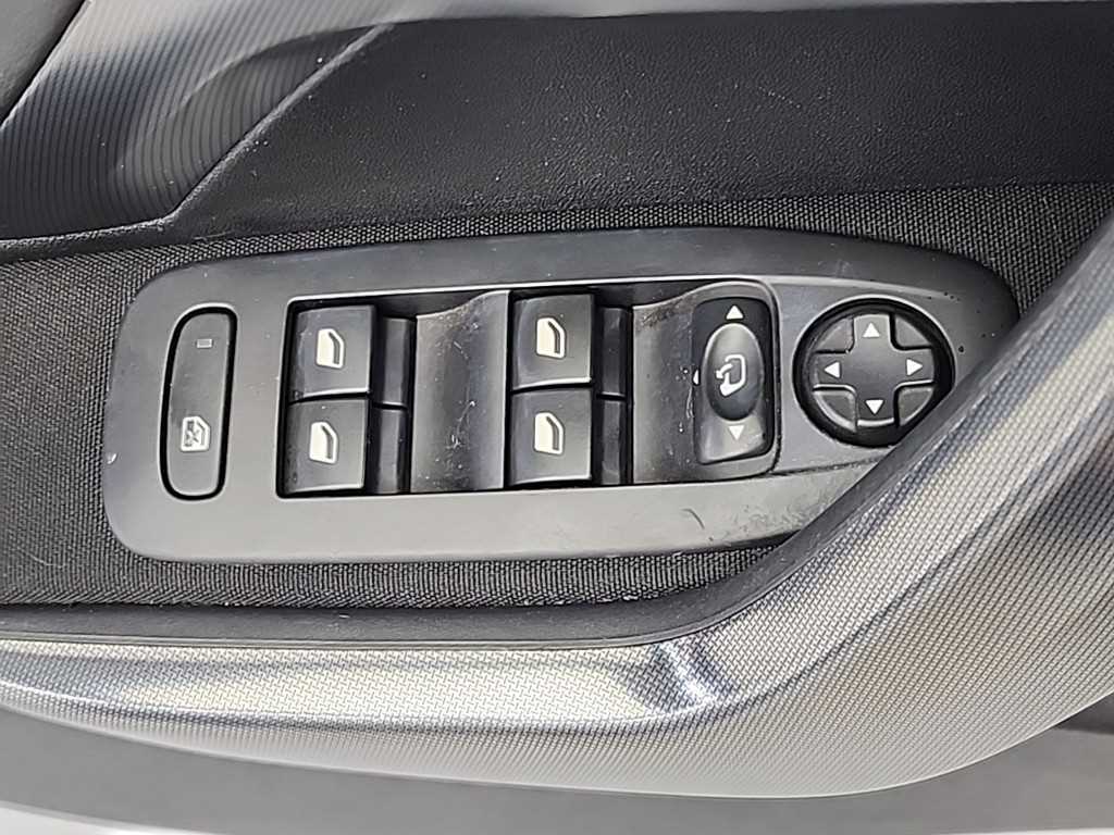 Peugeot 2008 2016 Rojo - Importación desde Corea - HF Imports Iquique - Foto 18