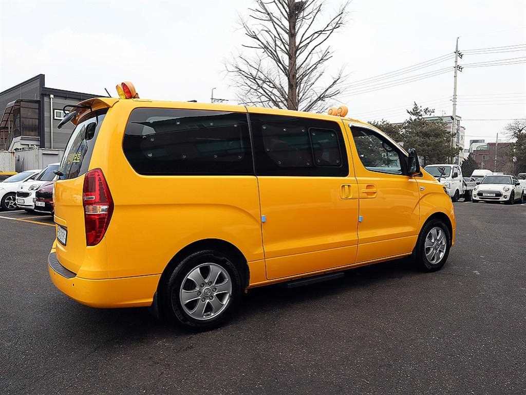 HYUNDAI Starex - Vista 4