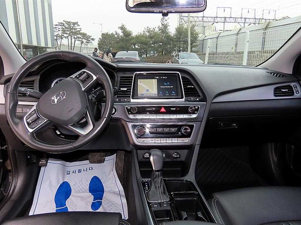 HYUNDAI Sonata - Vista 7