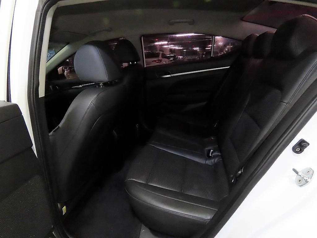 HYUNDAI Avante - Vista 6