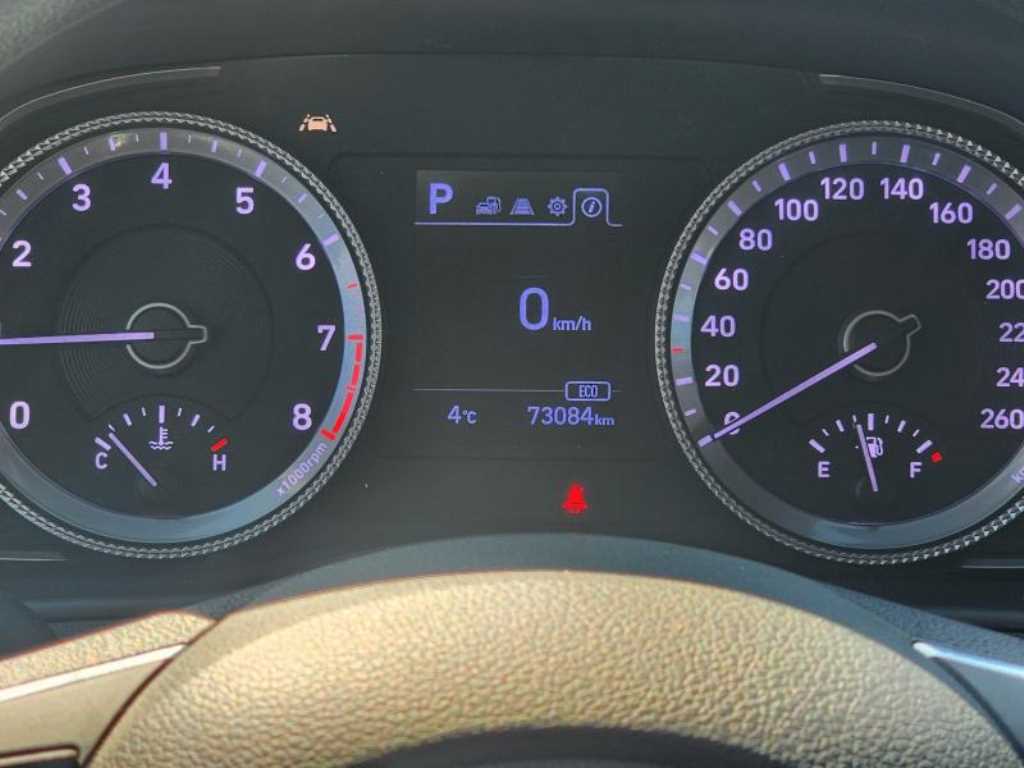 HYUNDAI Sonata - Vista 12