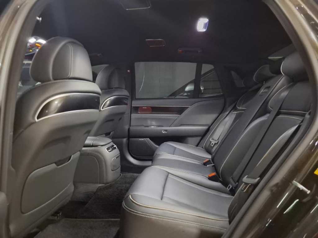 Genesis G90 - Vista 7