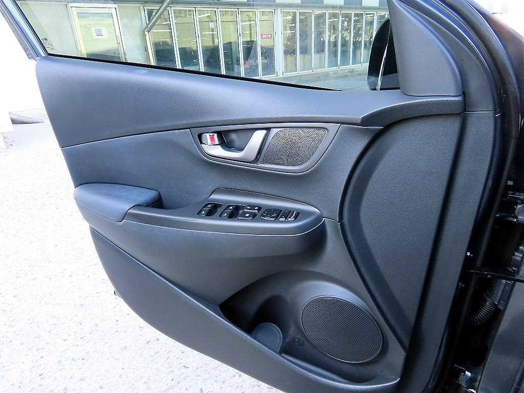 HYUNDAI Kona - Vista 11