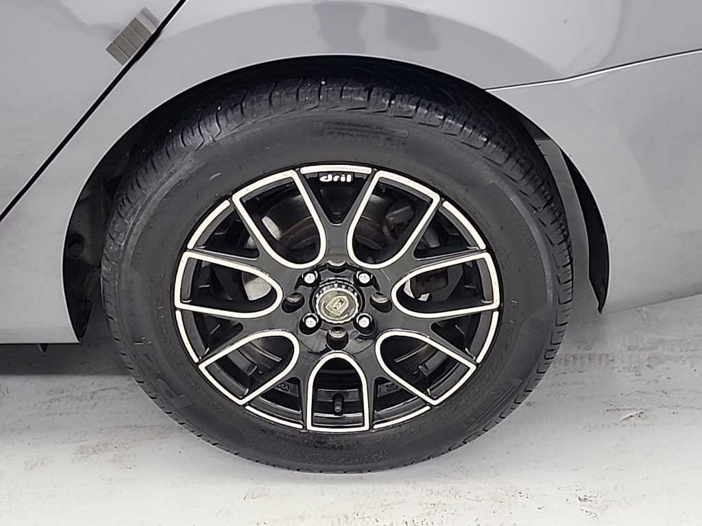 HYUNDAI Accent - Vista 8