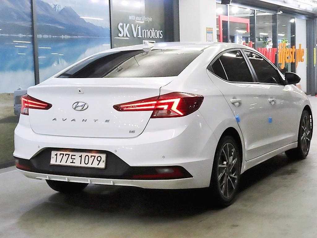 HYUNDAI Avante - Vista 4