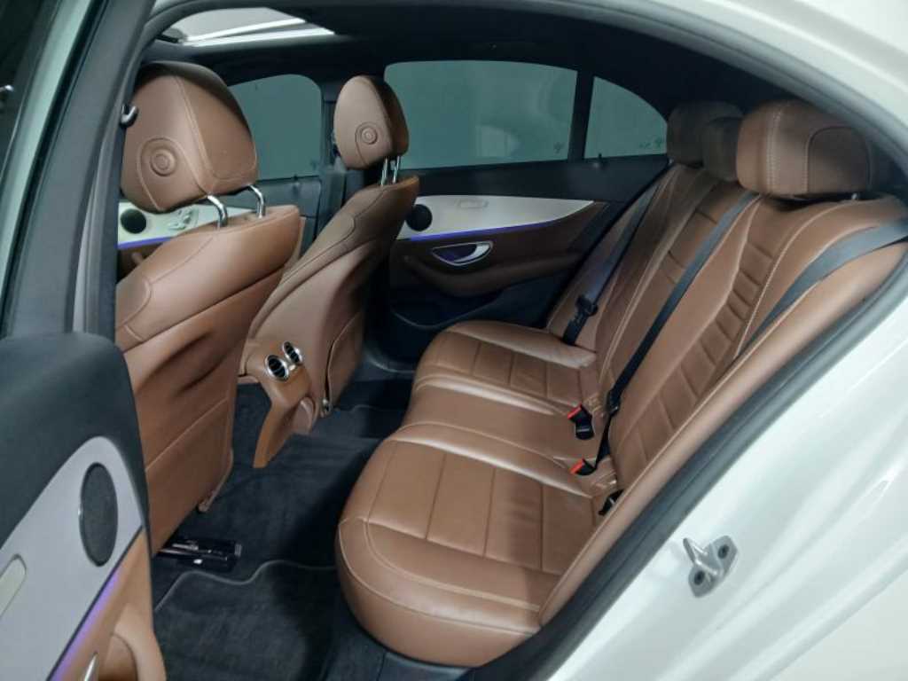 Mercedes Benz E class - Vista 7