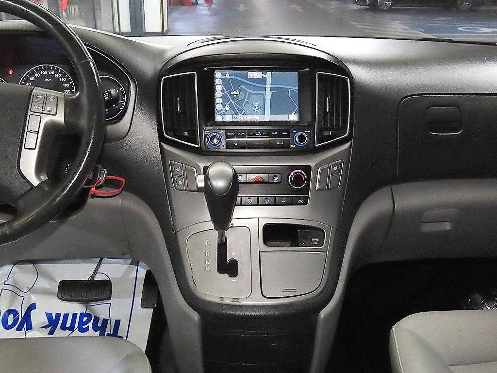 HYUNDAI Starex - Vista 11