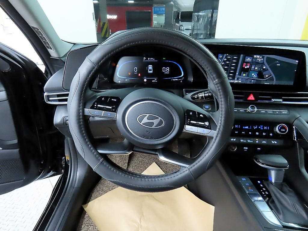 HYUNDAI Avante - Vista 9