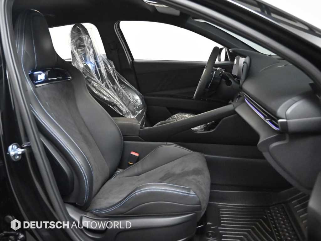 HYUNDAI Avante - Vista 10