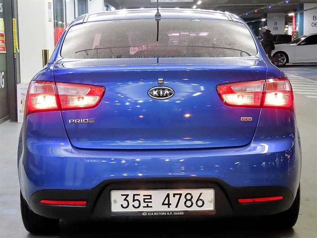 KIA Pride - Vista 5