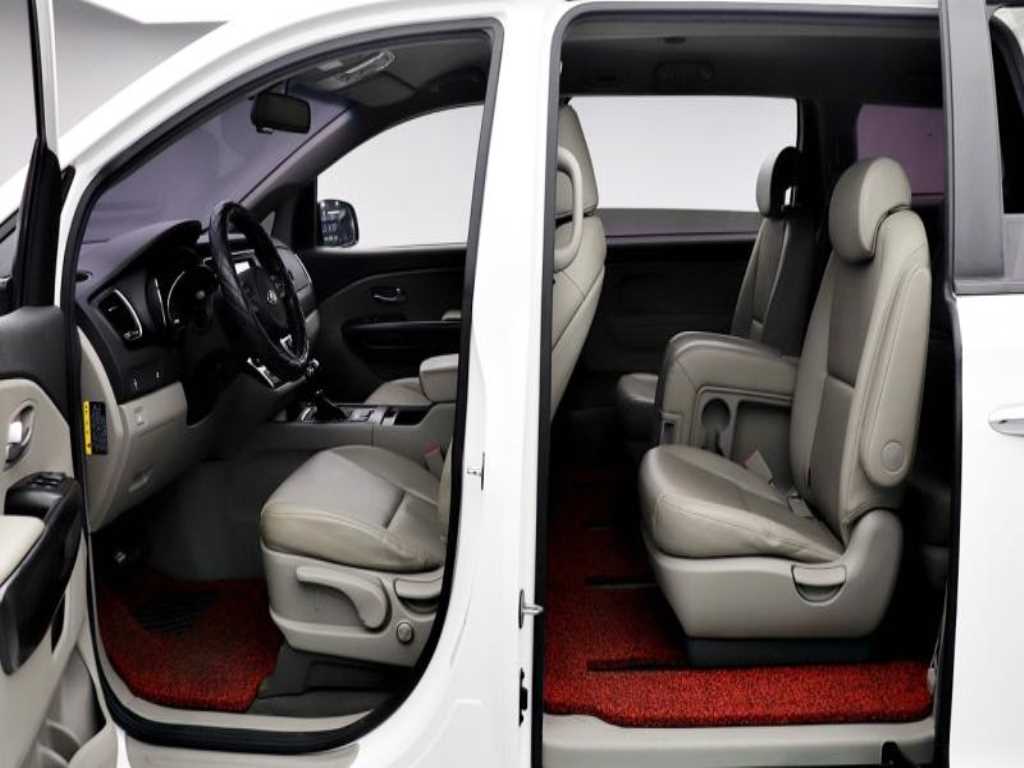 KIA Carnival - Vista 6