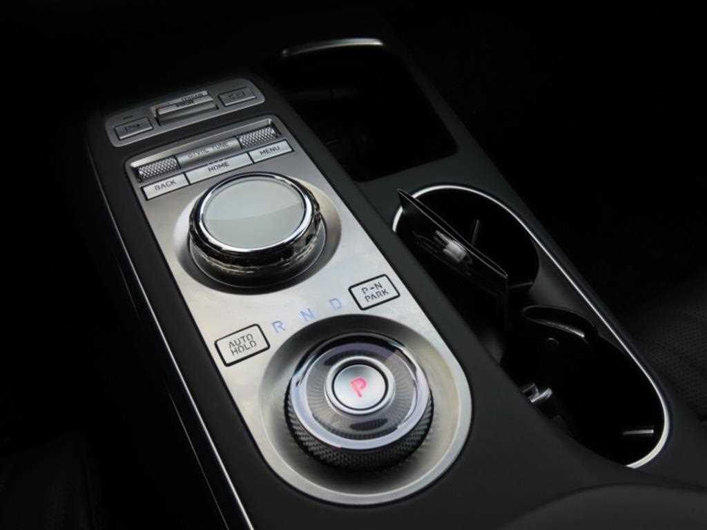 Genesis GV70 - Vista 6