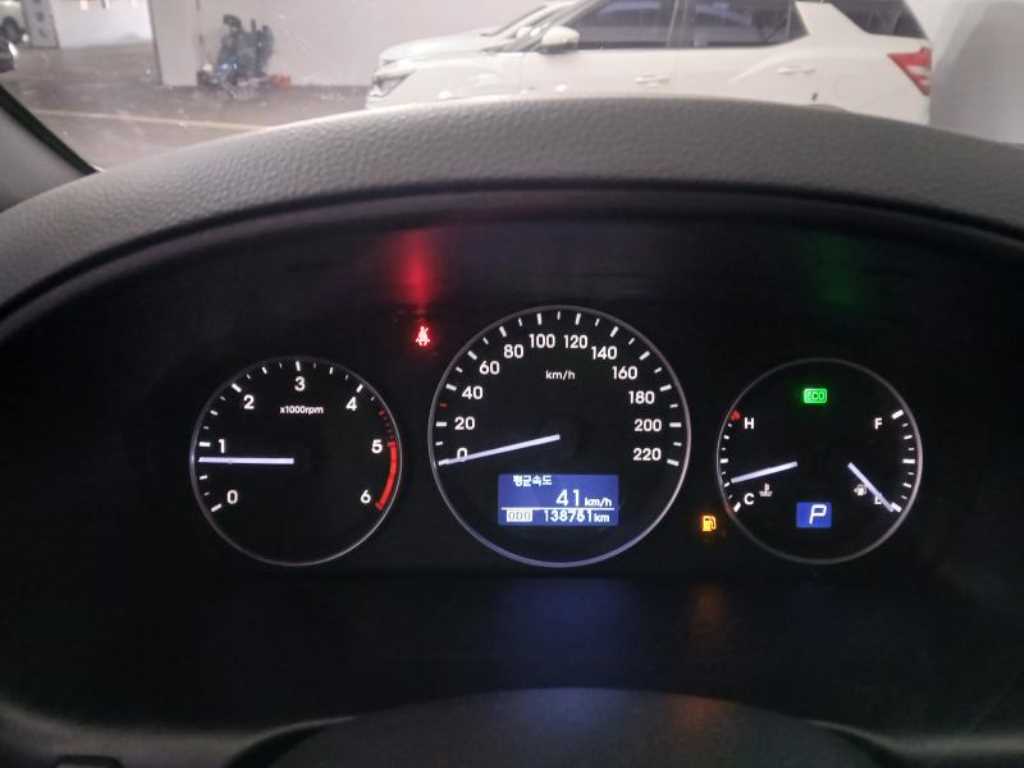 HYUNDAI Starex - Vista 9