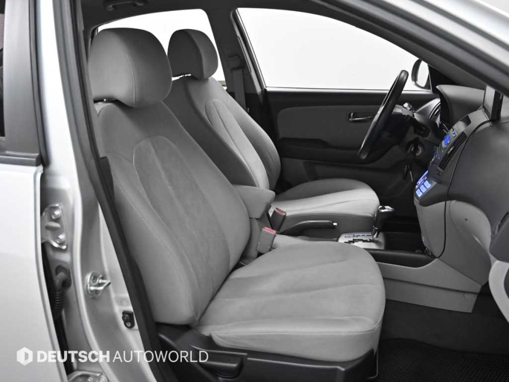 HYUNDAI Avante - Vista 10