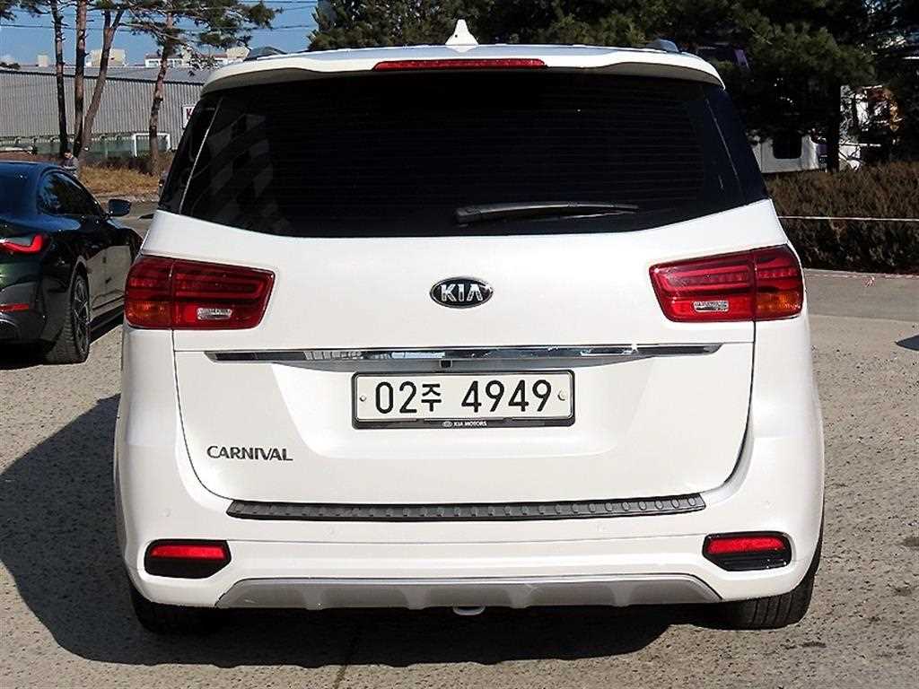 KIA Carnival - Vista 4