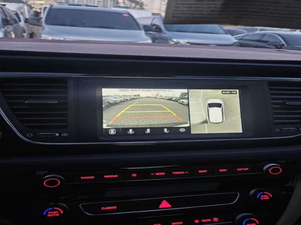 KIA Carnival - Vista 8