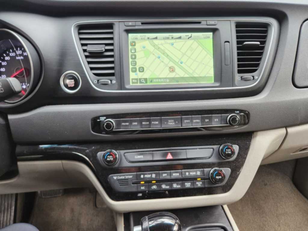KIA Carnival - Vista 8
