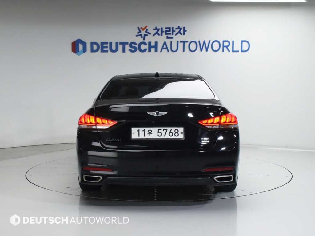 HYUNDAI Genesis - Vista 4