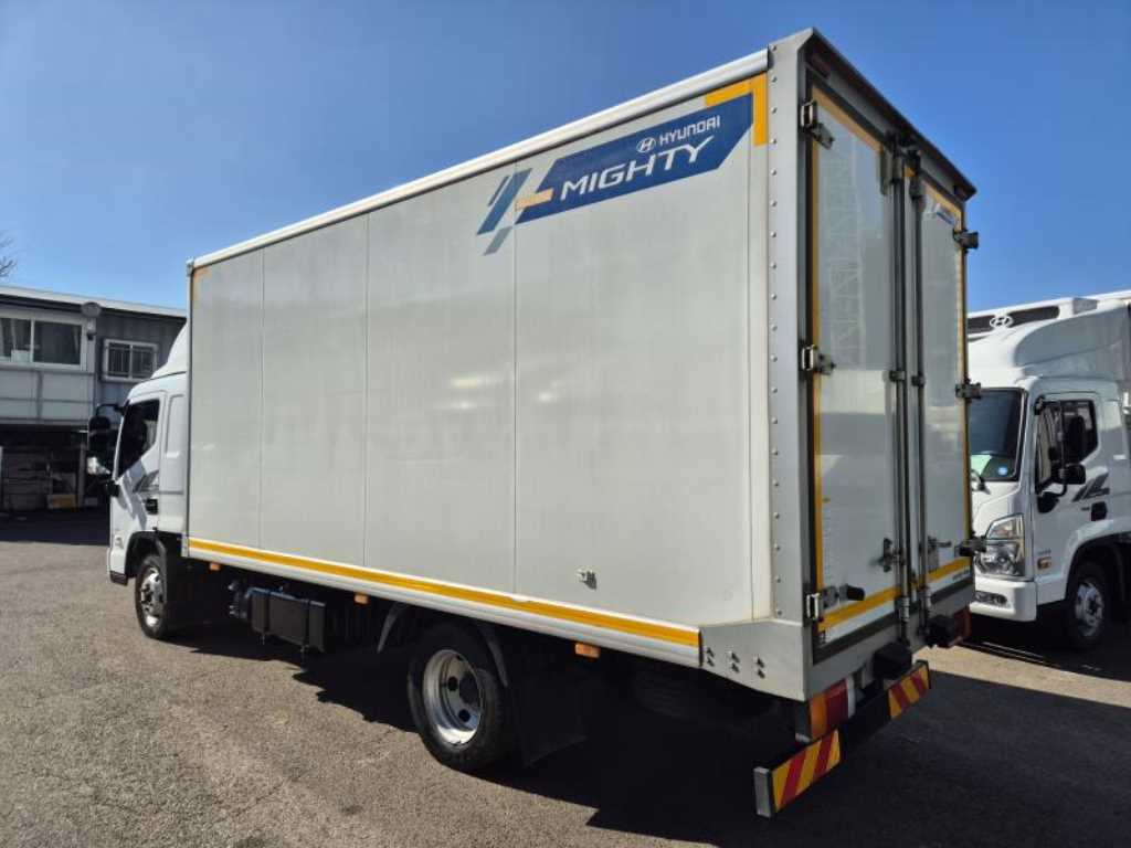 medium and large cargo truck - Vista 4