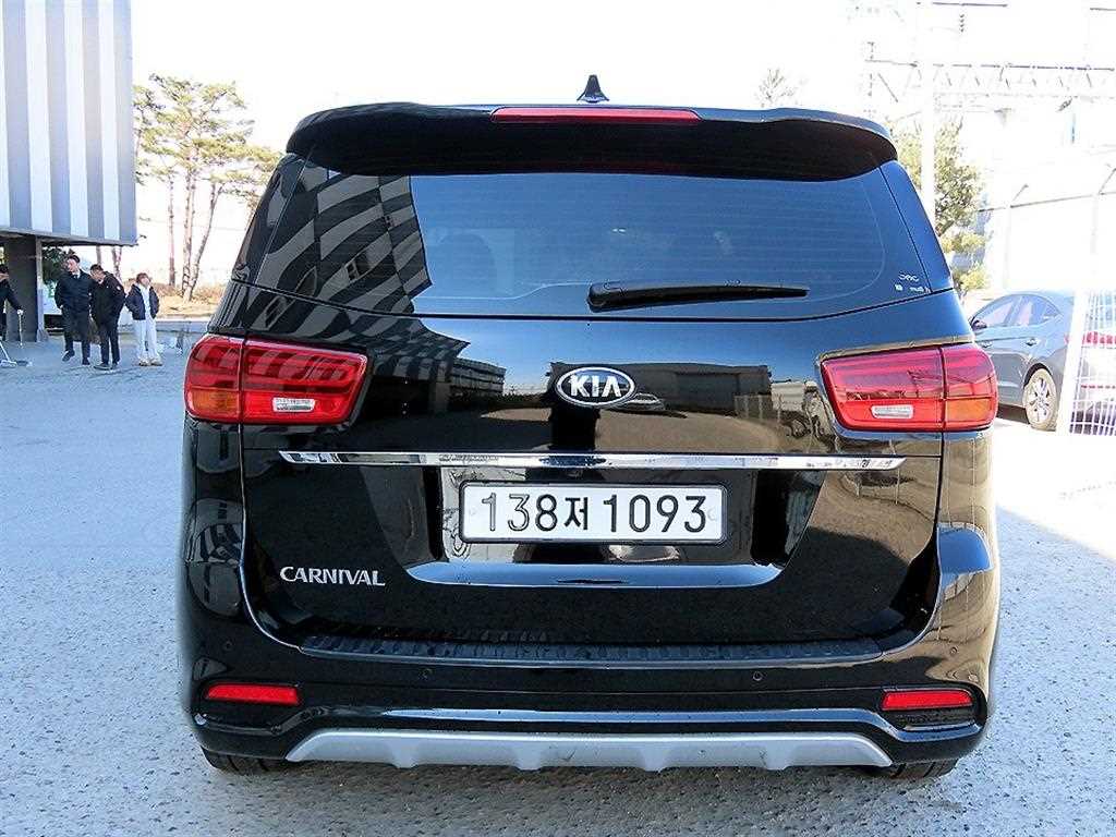 KIA Carnival - Vista 4