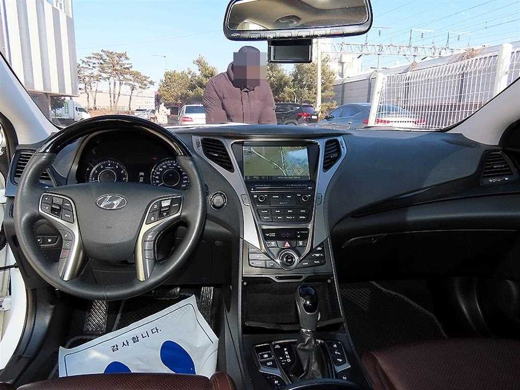 HYUNDAI Grandeur - Vista 7