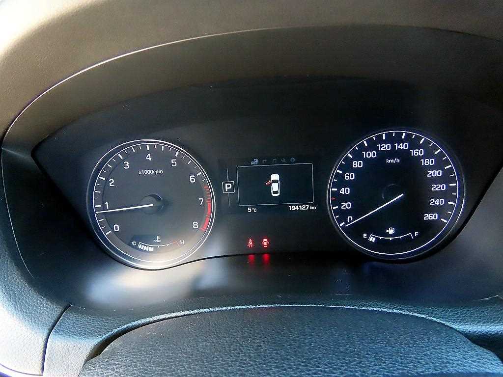 HYUNDAI Genesis - Vista 9