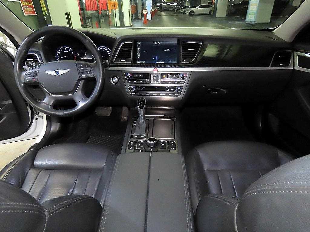 HYUNDAI Genesis - Vista 10