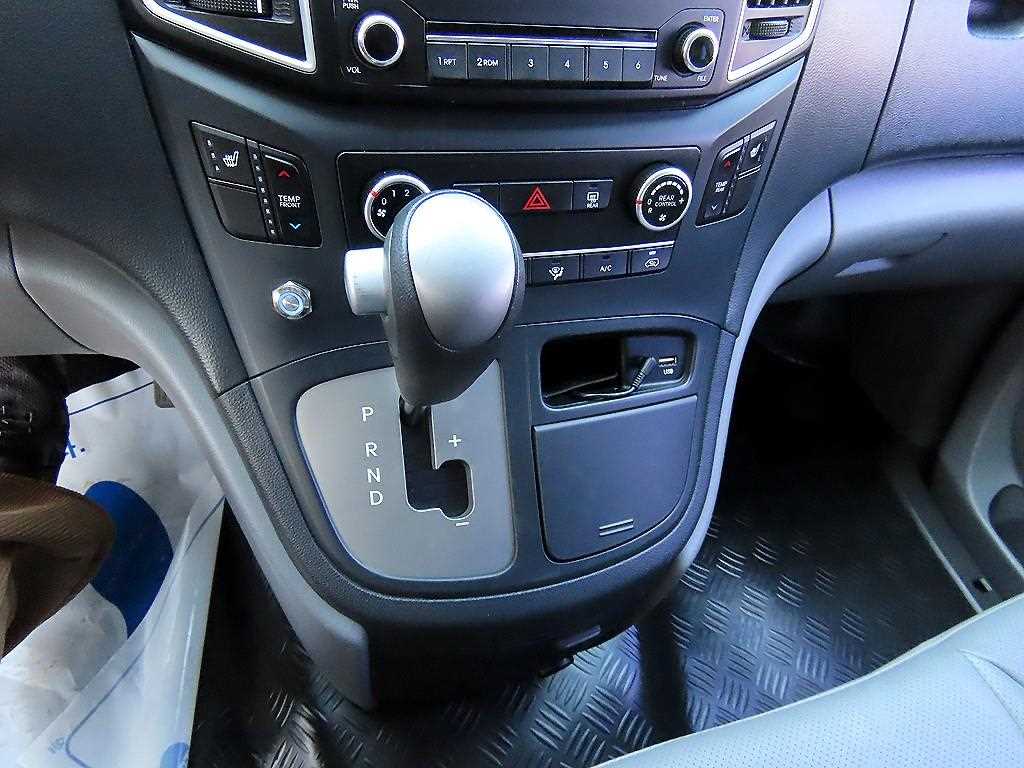 HYUNDAI Starex - Vista 11