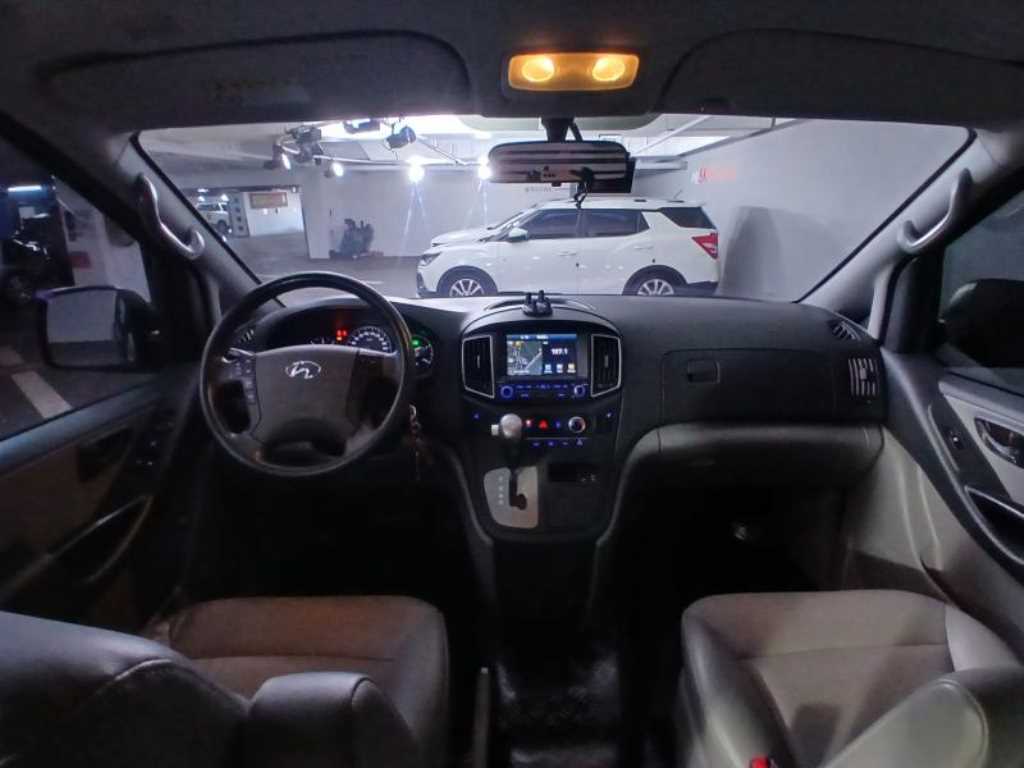 HYUNDAI Starex - Vista 6