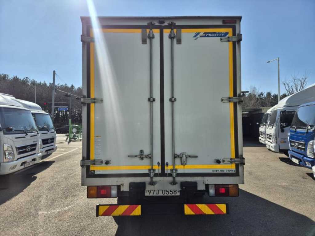 medium and large cargo truck - Vista 5