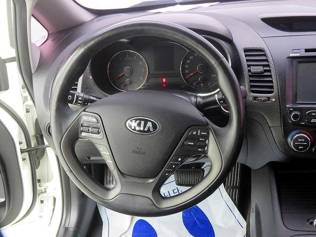 KIA K3 - Vista 8