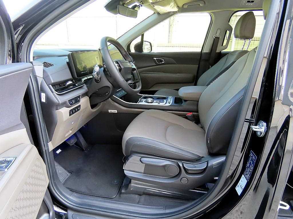 KIA Carnival - Vista 5