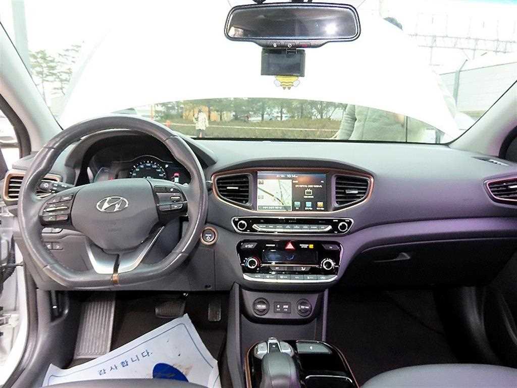 HYUNDAI Ioniq - Vista 7