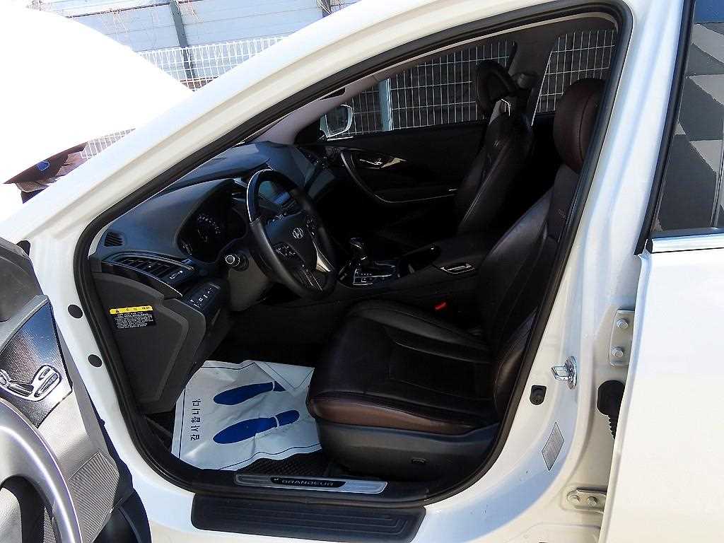 HYUNDAI Grandeur - Vista 5