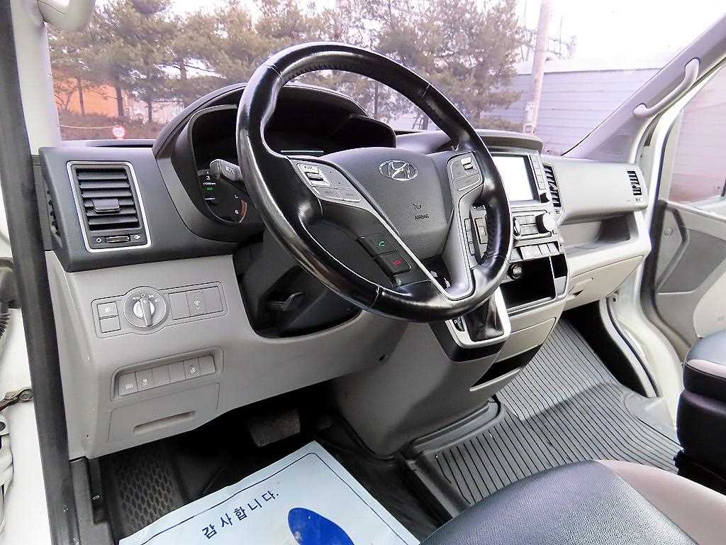 HYUNDAI Solati - Vista 8