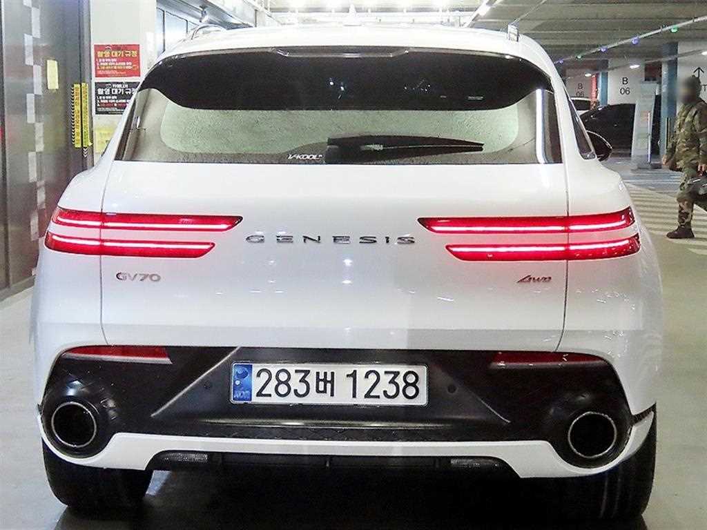 Genesis GV70 - Vista 5