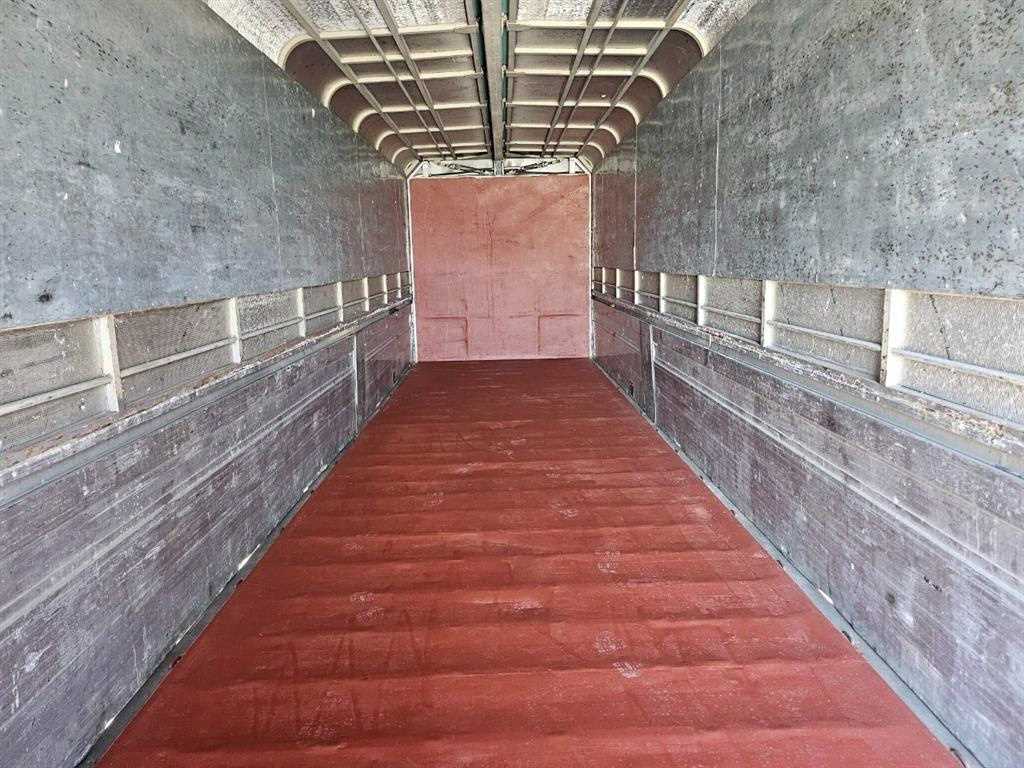 medium and large cargo truck - Vista 6