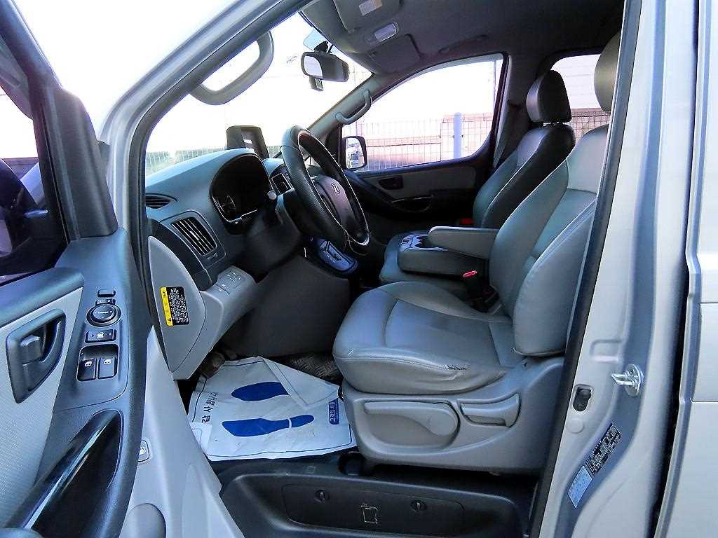 HYUNDAI Starex - Vista 5