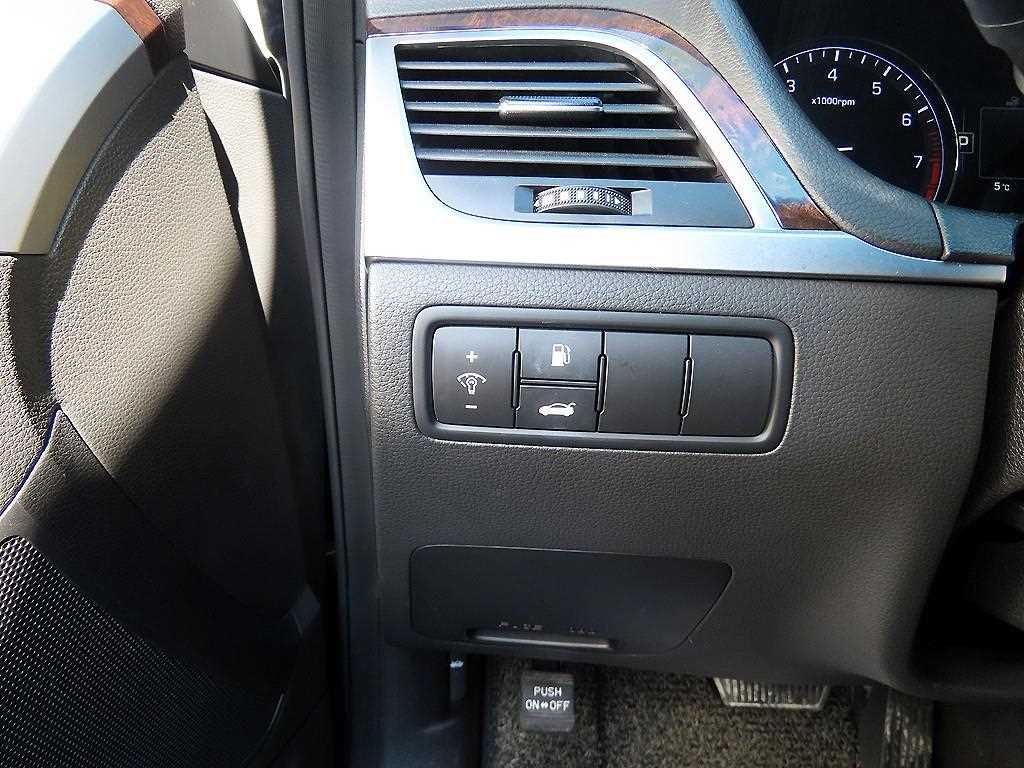 HYUNDAI Genesis 2015 Negro - Importación desde Corea - HF Imports Iquique - Foto 13