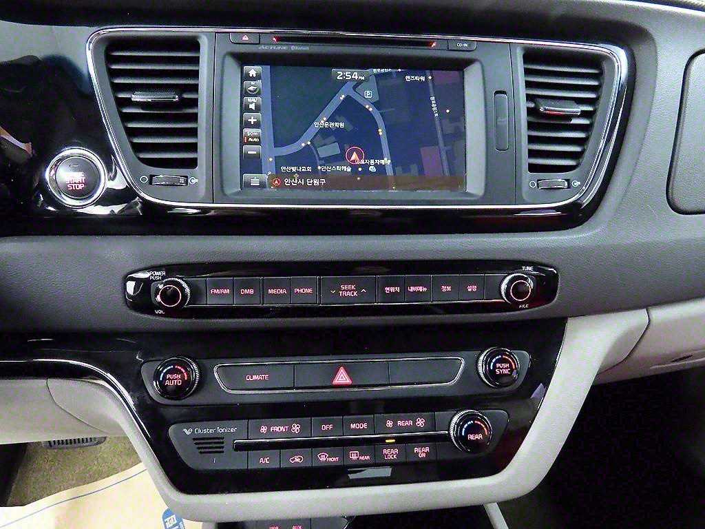 KIA Carnival - Vista 12