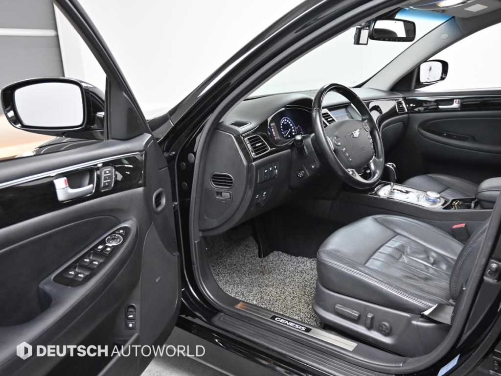 HYUNDAI Genesis - Vista 11