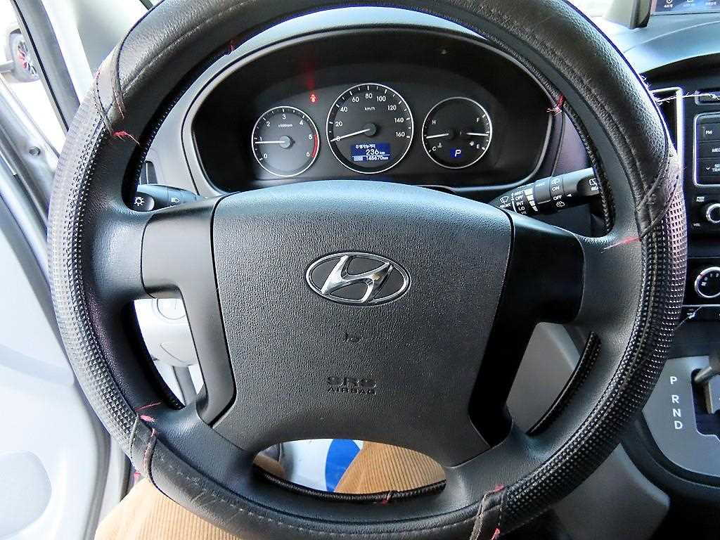 HYUNDAI Starex - Vista 9