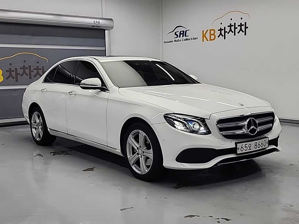 Mercedes Benz E class - Vista 4