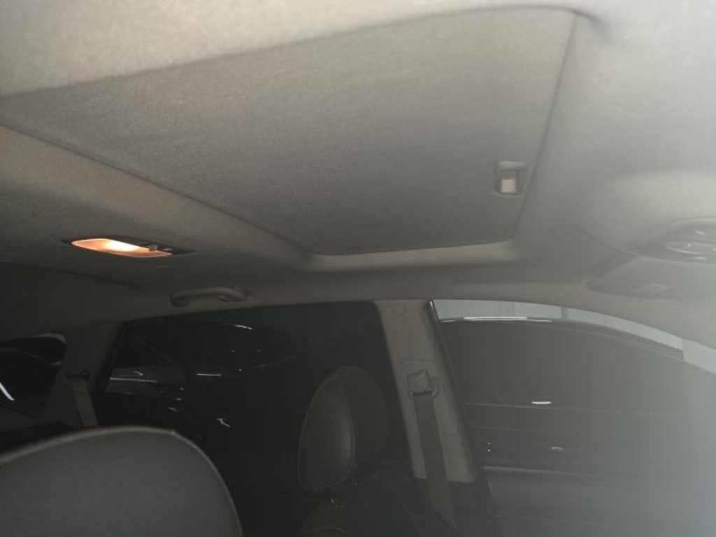 KIA Carens - Vista 5