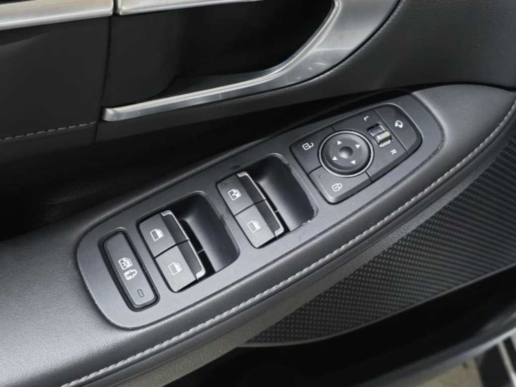 HYUNDAI Sonata - Vista 11