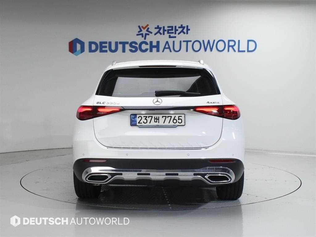 Mercedes Benz GLC Class - Vista 4